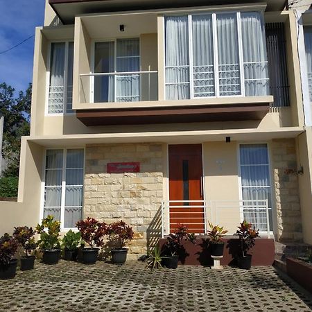 Villa Gumilang Batu  Kültér fotó