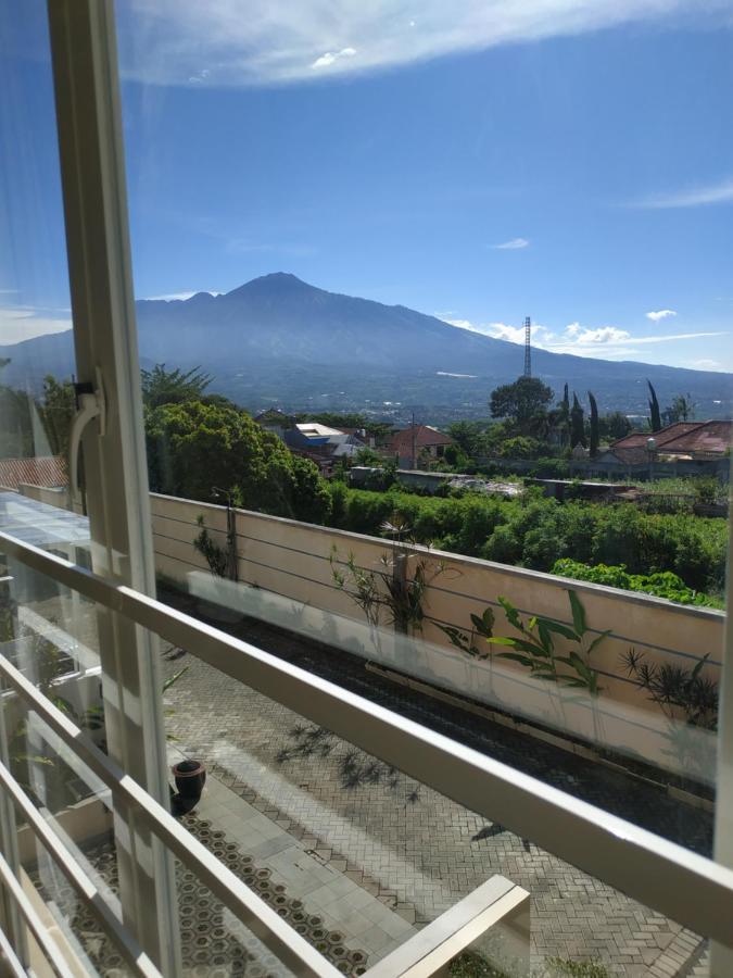Villa Gumilang Batu  Kültér fotó