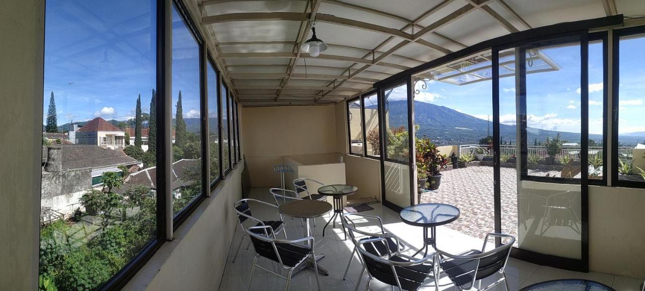 Villa Gumilang Batu  Kültér fotó